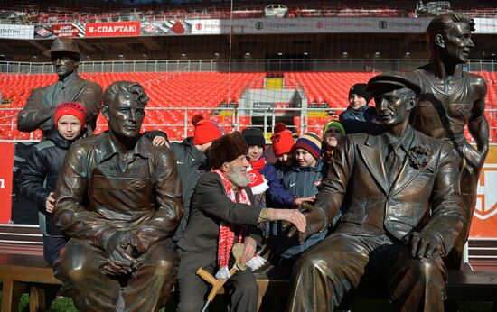 FC Spartak oldest fan visits the club's stadium