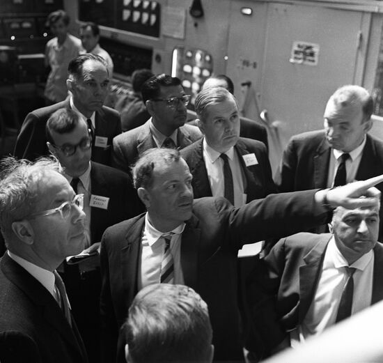 US nuclear scientists visit Soviet nuclear power plant