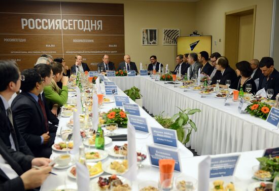 Foreign Minister Sergei Lavrov meets with Rossiya Segodnya Director General Dmitry Kiselеv