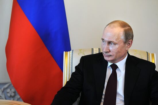 Russian President Vladimir Putin meets with Kyrgyz President Almazbek Atambayev in Strelna