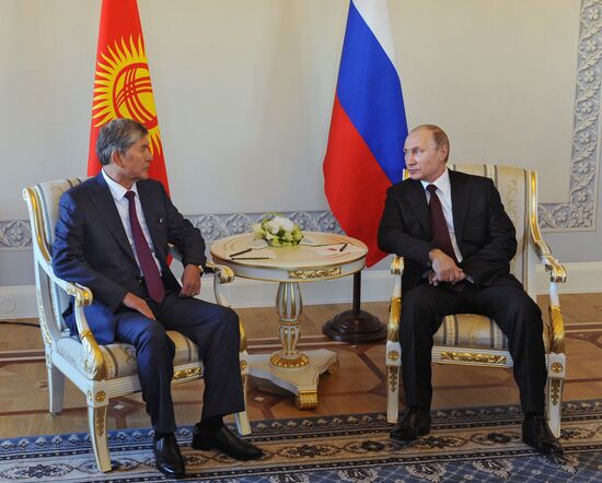 Russian President Vladimir Putin meets with Kyrgyz President Almazbek Atambayev in Strelna