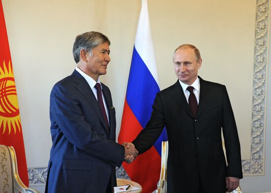 Russian President Vladimir Putin meets with Kyrgyz President Almazbek Atambayev in Strelna