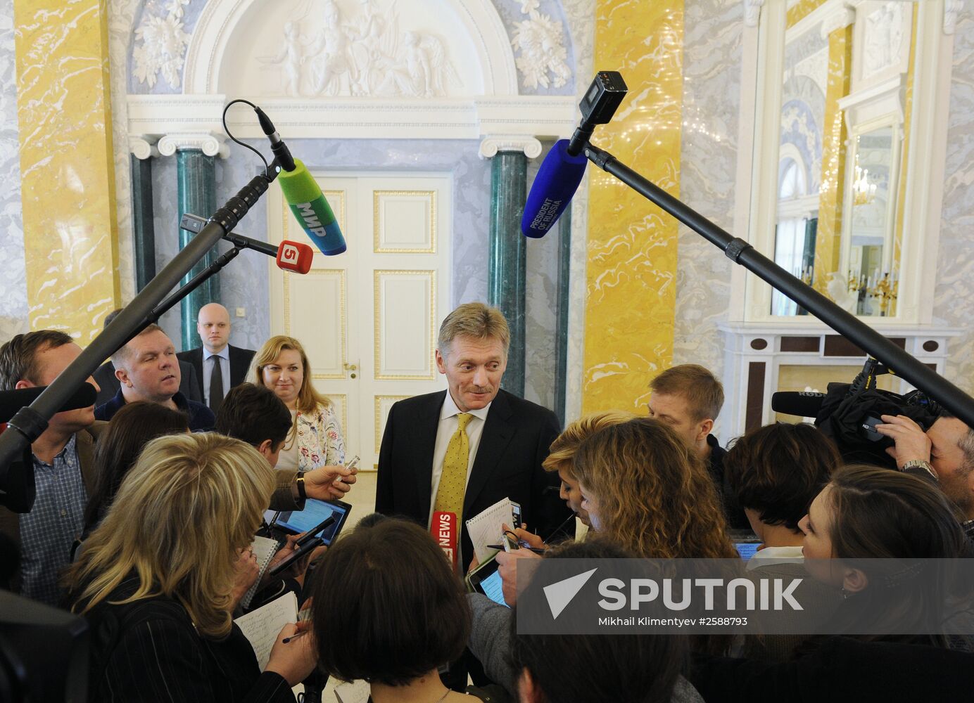 Russian President Vladimir Putin meets with Head of Kyrgyzstan Almazbek Atambayev in Strelna