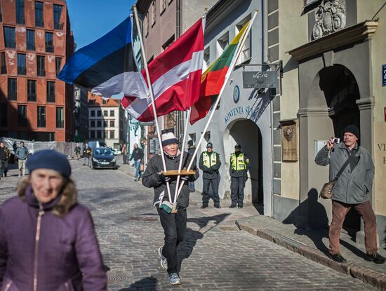 March to commemorate Latvian Legion of the Waffen-SS in Riga