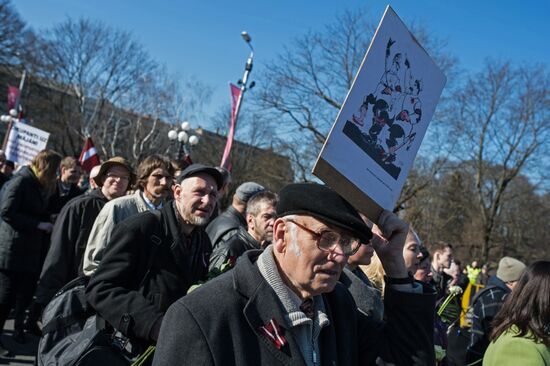 March to commemorate Latvian Legion of the Waffen-SS in Riga