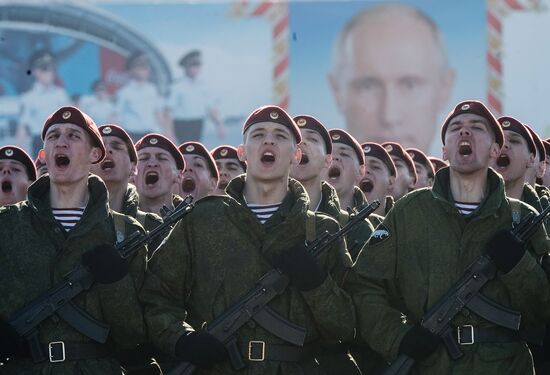 Soldiers of the Dzerzhinsky Division train for Victory Day parade