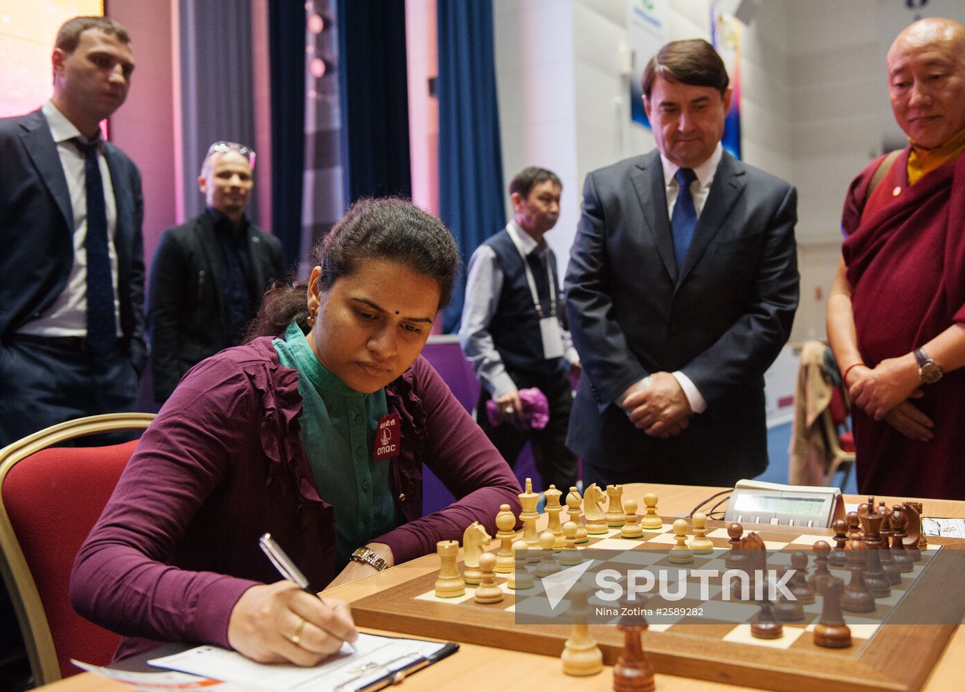 World Chess Championship. Women. Day One.