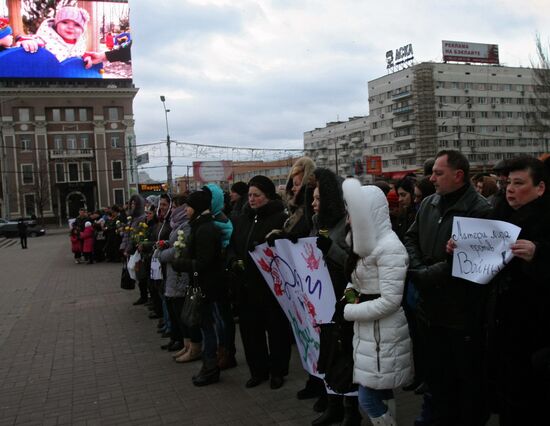 A rally in memory of children who perished in Donbass