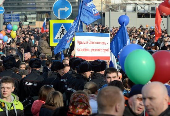 Rally and concert on Vasilyevsky Slope to mark anniversary of Crimea's reunification with Russia