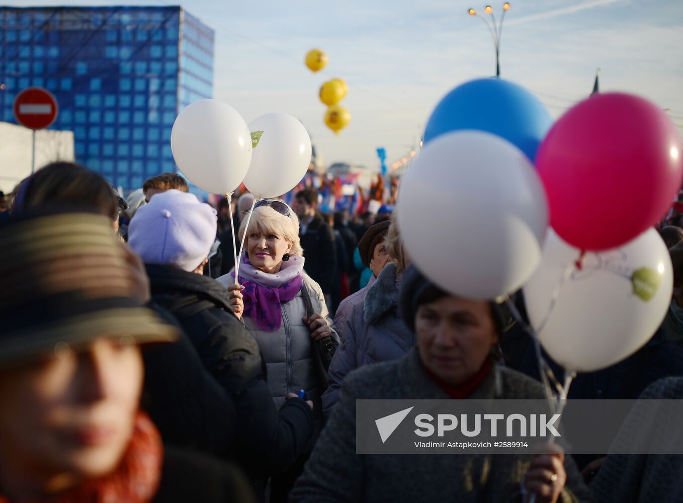 Rally and concert on Vasilyevsky Slope to mark anniversary of Crimea's reunification with Russia