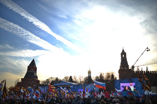 Rally and concert on Vasilyevsky Slope to mark anniversary of Crimea's reunification with Russia