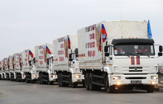 Russian humanitarian aid convoy for Donbass arrives at Matveyev Kurgan border checkpoint
