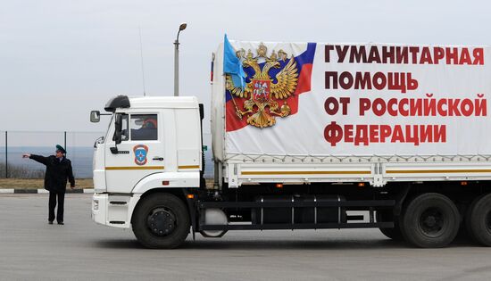 Russian humanitarian aid convoy for Donbass arrives at Matveyev Kurgan border checkpoint