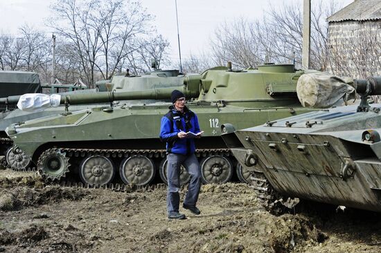 OSCE monitors heavy artillery withdrawal in Donetsk Region