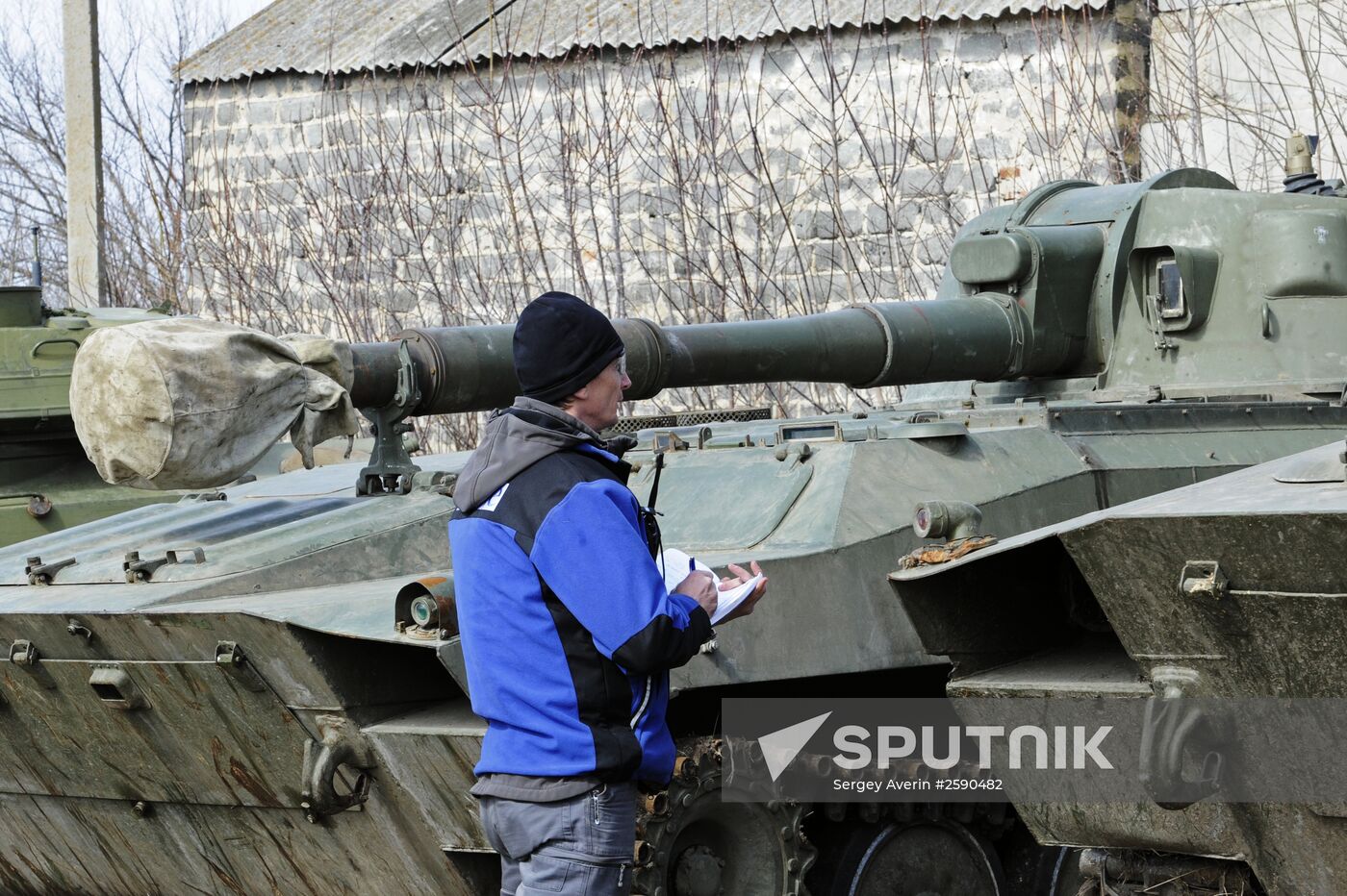 OSCE monitors heavy artillery withdrawal in Donetsk Region