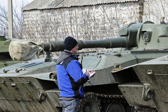 OSCE monitors heavy artillery withdrawal in Donetsk Region