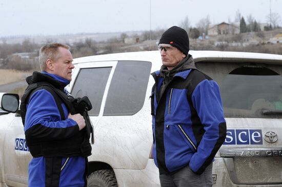 OSCE monitors heavy artillery withdrawal in Donetsk Region