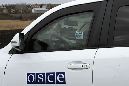 OSCE monitors heavy artillery withdrawal in Donetsk Region