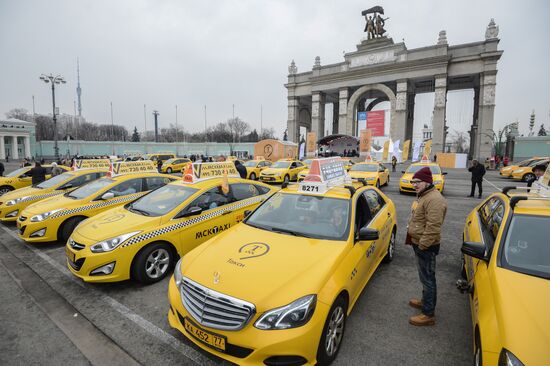 Charity event as part of Moscow Taxi Day