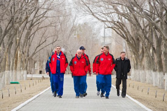 ISS-43/44 main crew training sessions in Baikonur