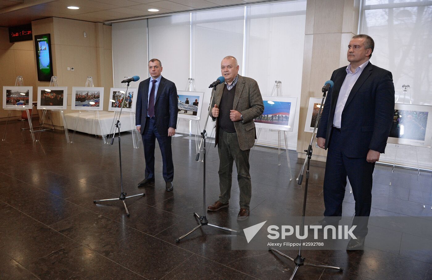 Photo exhibition on Russia-Crimea reunification opens in Moscow