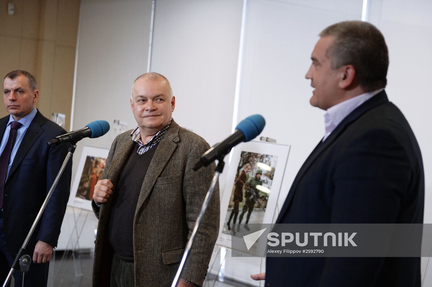 Photo exhibition on Russia-Crimea reunification opens in Moscow