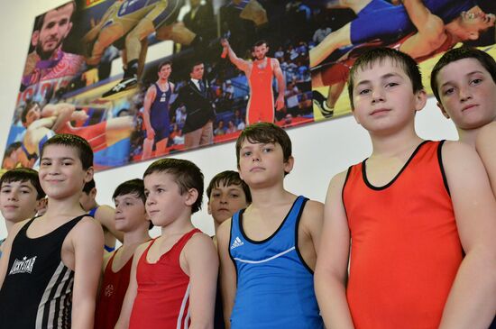 Olympic free-style wrestling champion Saitiev gives master class in Dagestan