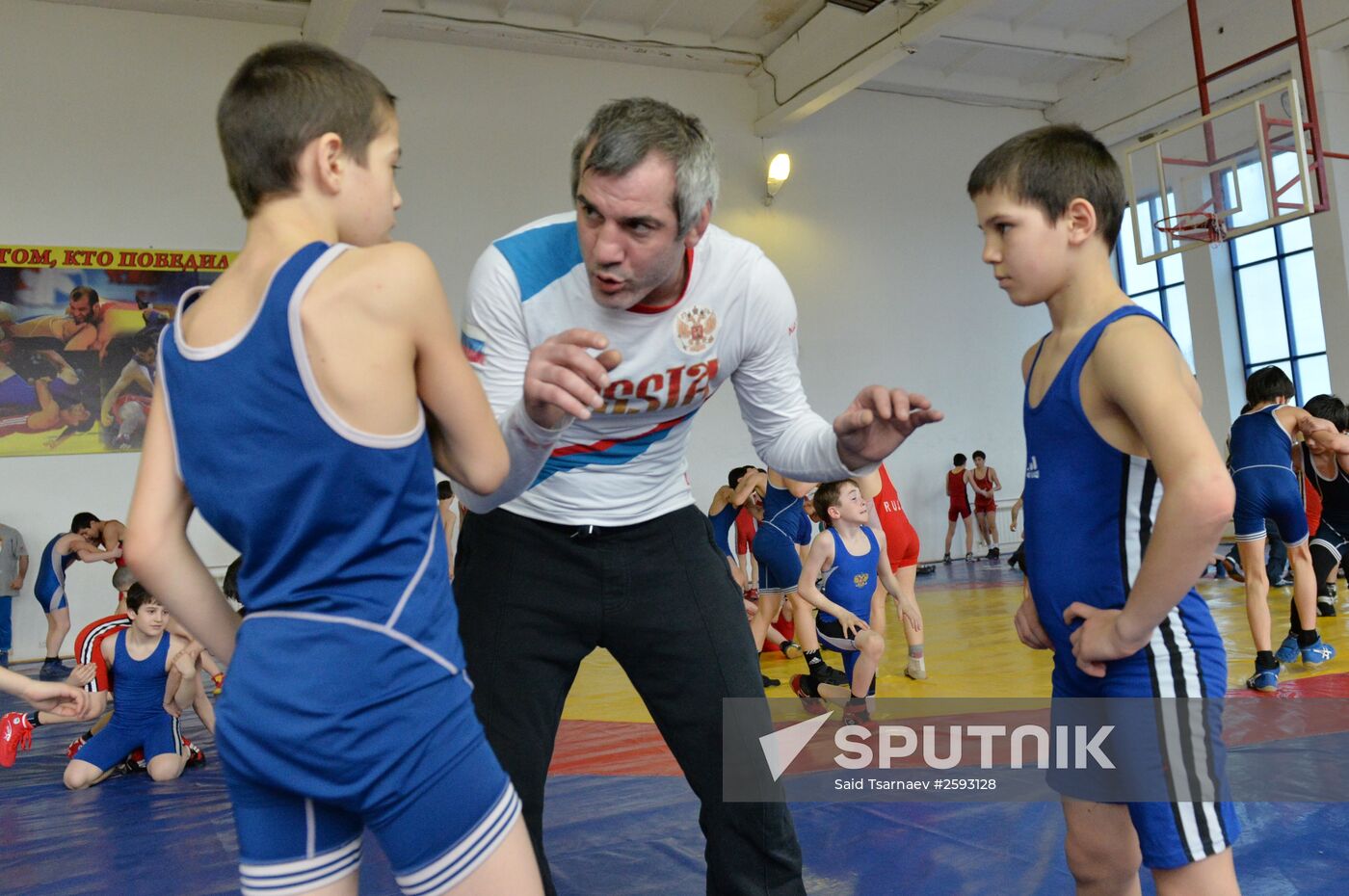 Olympic free-style wrestling champion Saitiev gives master class in Dagestan