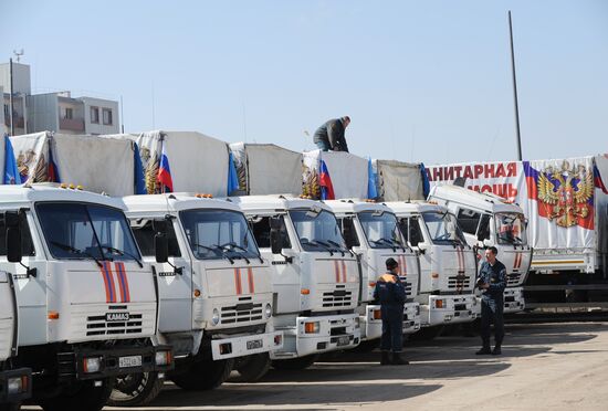 Humanitarian relief convoy in the Rostov Region prepares to leave for southeastern Ukraine
