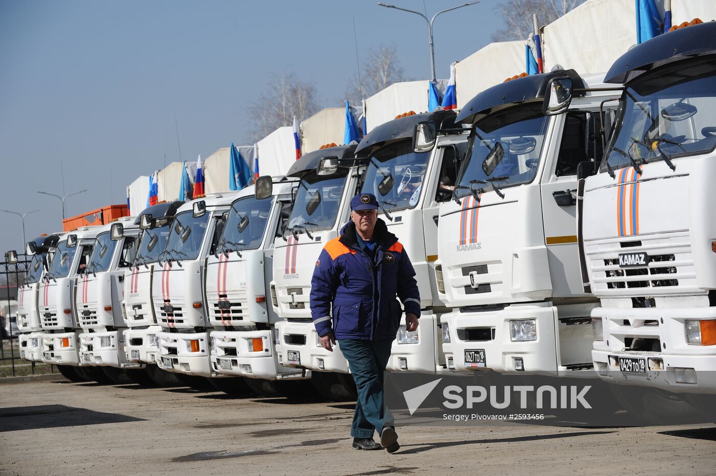 Humanitarian relief convoy in the Rostov Region prepares to leave for southeastern Ukraine
