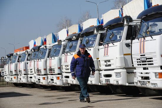 Humanitarian relief convoy in the Rostov Region prepares to leave for southeastern Ukraine