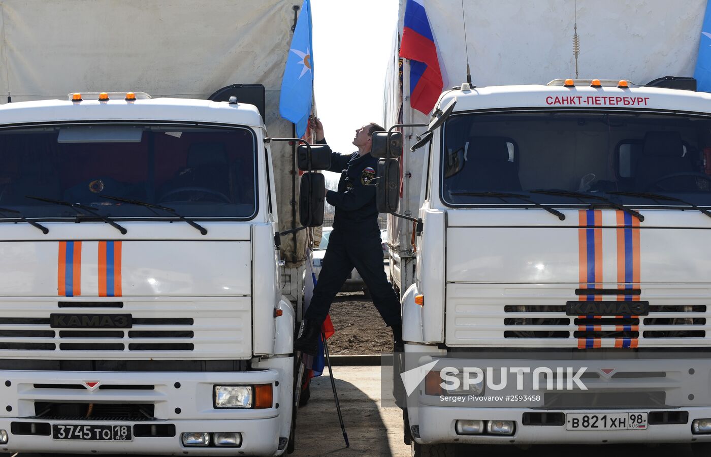 Humanitarian relief convoy in the Rostov Region prepares to leave for southeastern Ukraine