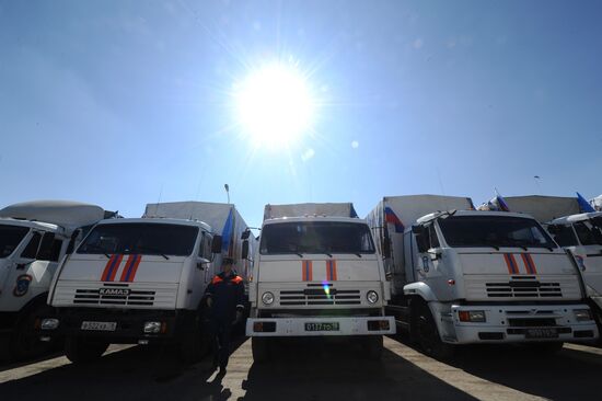 Humanitarian relief convoy in the Rostov Region prepares to leave for southeastern Ukraine