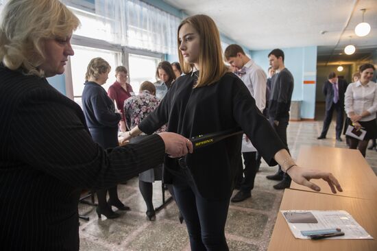 Omsk schoolchildren take unified state exam in math early