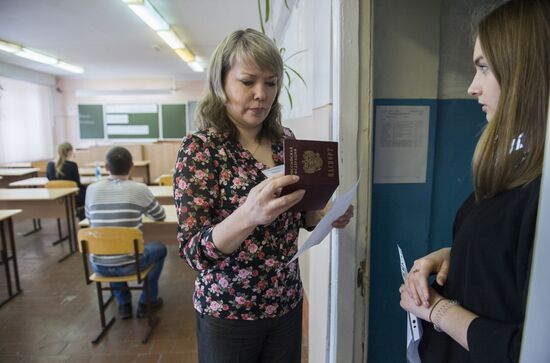 Omsk schoolchildren take unified state exam in math early