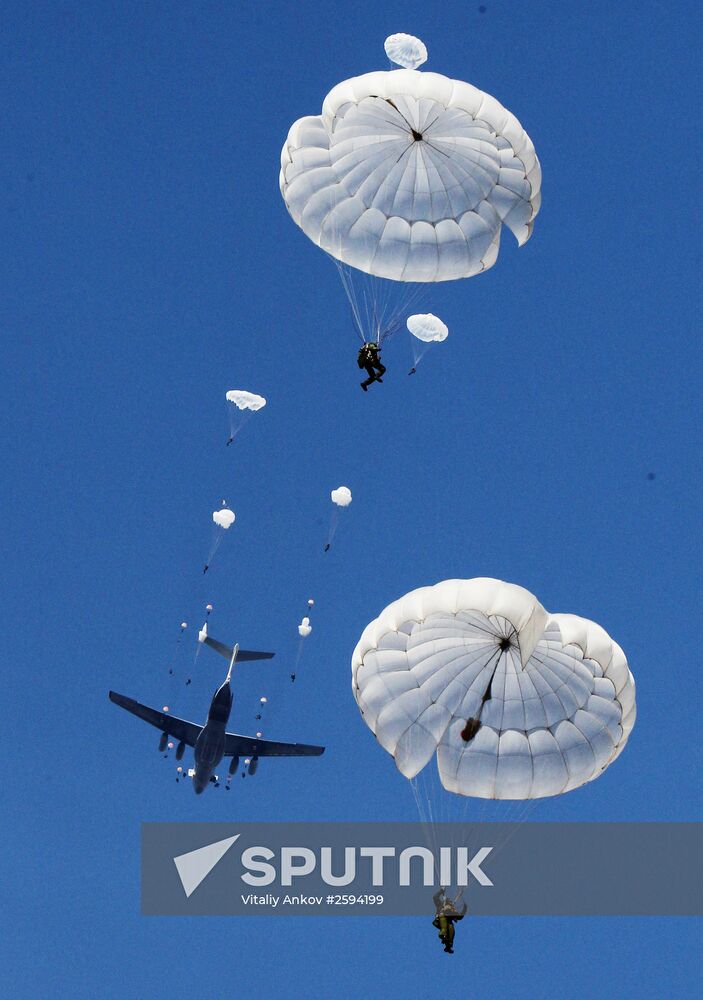 Airborne force exercise in Promorsk Territory