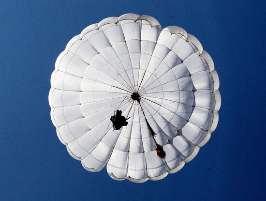 Airborne force exercise in Promorsk Territory