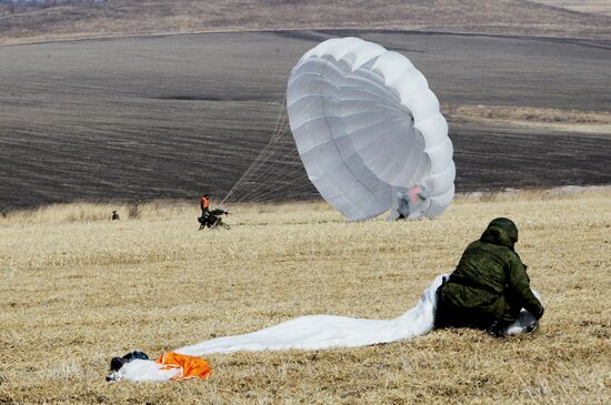 Airborne force exercise in Promorsk Territory