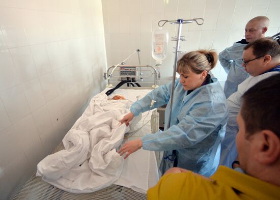 EMERCOM An-148 aircraft evacuates severly injured child