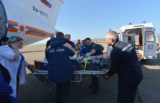 EMERCOM An-148 aircraft evacuates severly injured child