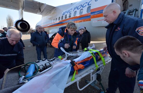 EMERCOM An-148 aircraft evacuates severly injured child