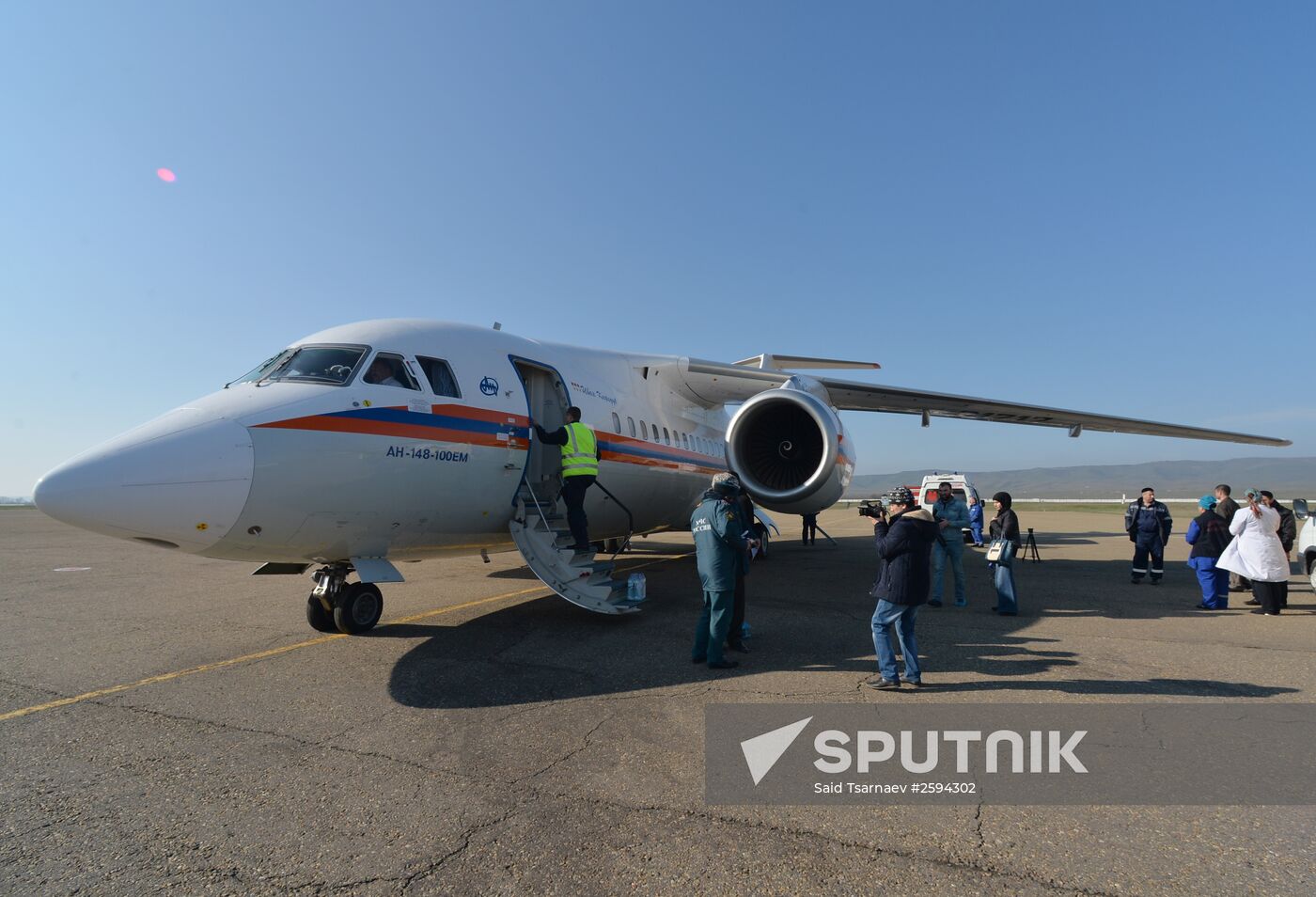 EMERCOM An-148 aircraft evacuates severly injured child