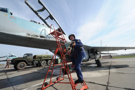 Southern Military District pilots prepare for Victory parade in Moscow