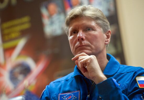 News conference of 43/44 ISS expedition crews