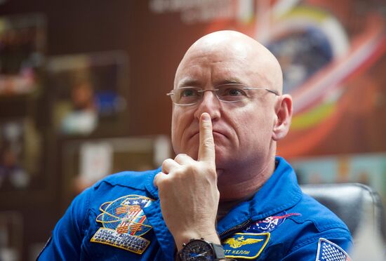 News conference of 43/44 ISS expedition crews