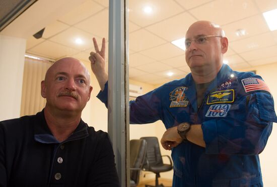 News conference of 43/44 ISS expedition crews