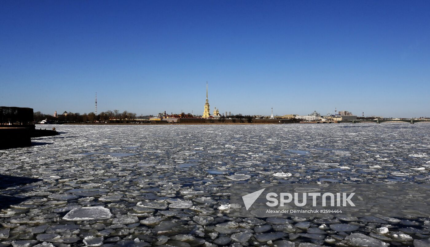 Ice drift on the Neva
