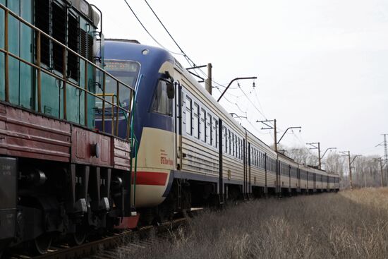 First pasenger train leaves Yasinovataya for Luhansk in DOnetsk People Republic