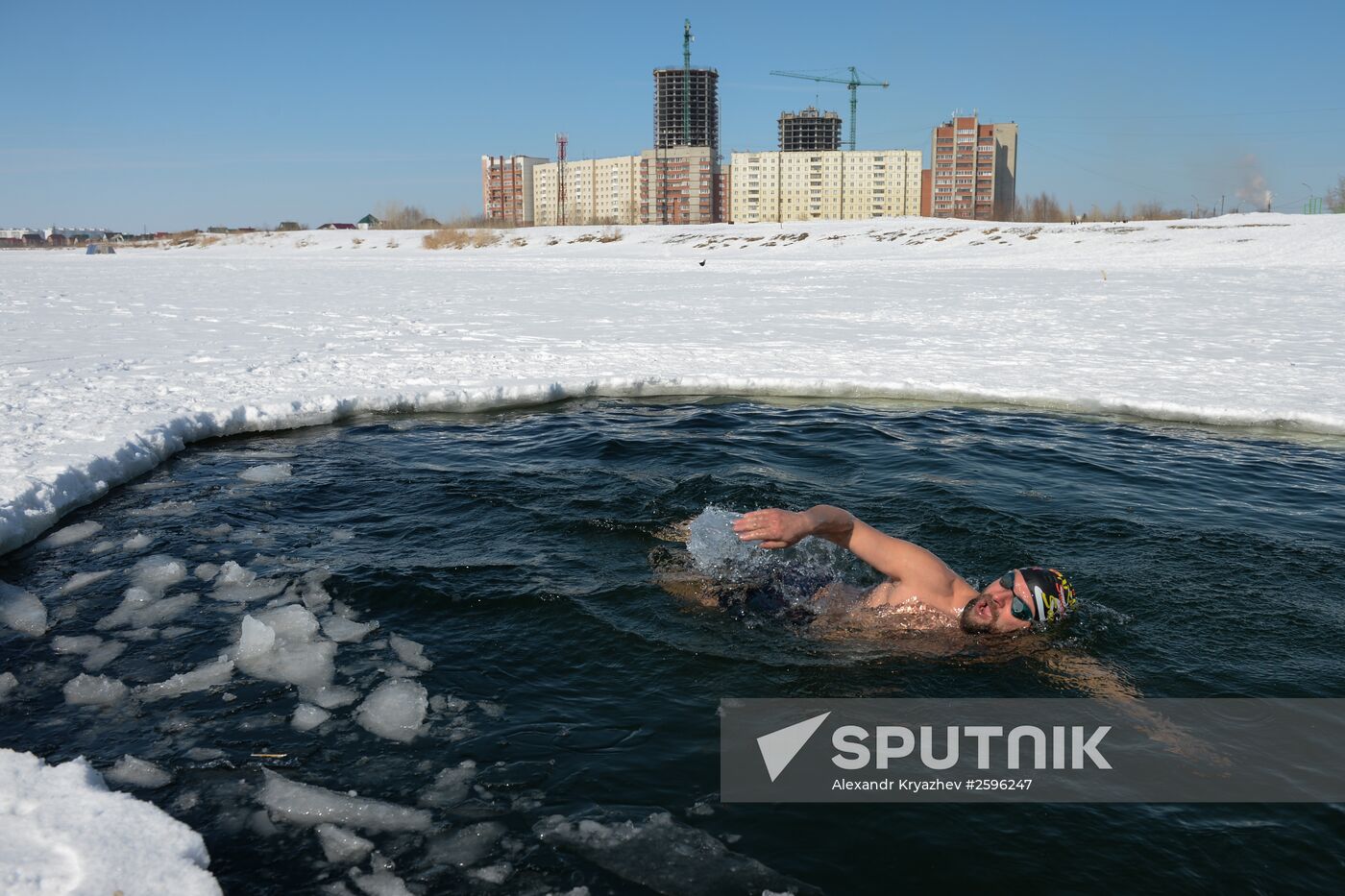 Winter swimming season closing in Novosibirsk