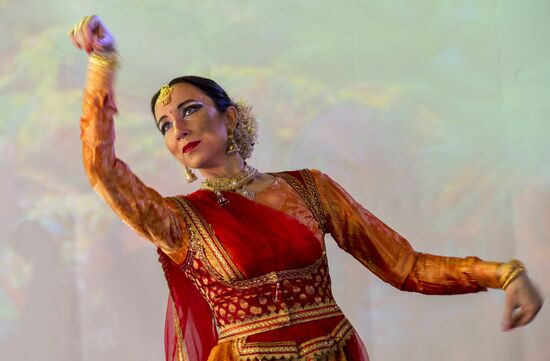 All-Russian Holi Mela (Festival of Colors) 2015 Indian Dance Festival